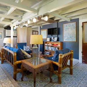 2* Guest house Waipi'o